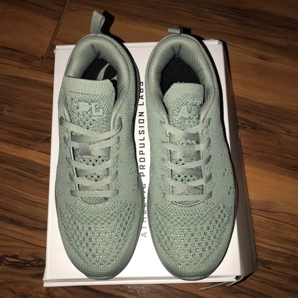 Techloom pro women’s sneakers